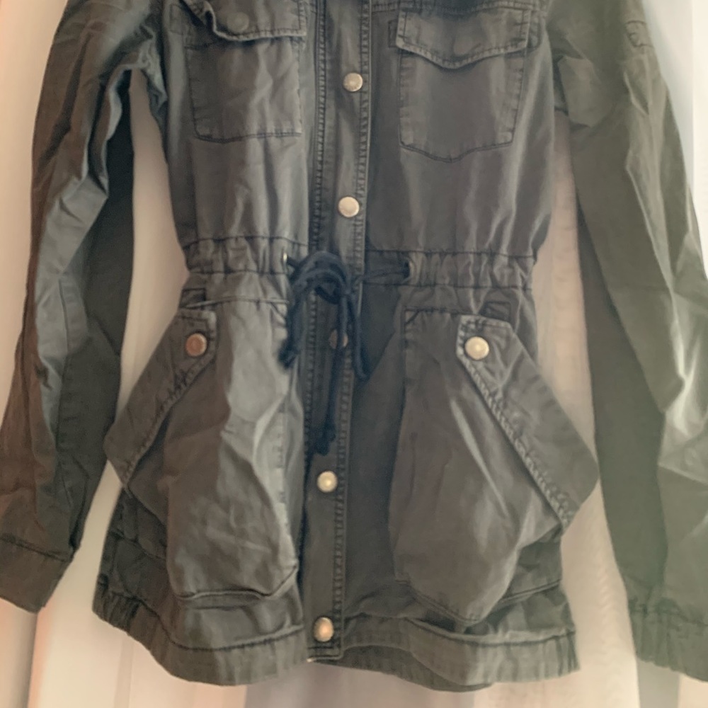 Drawstring waist cargo jacket - Picture 2 of 3